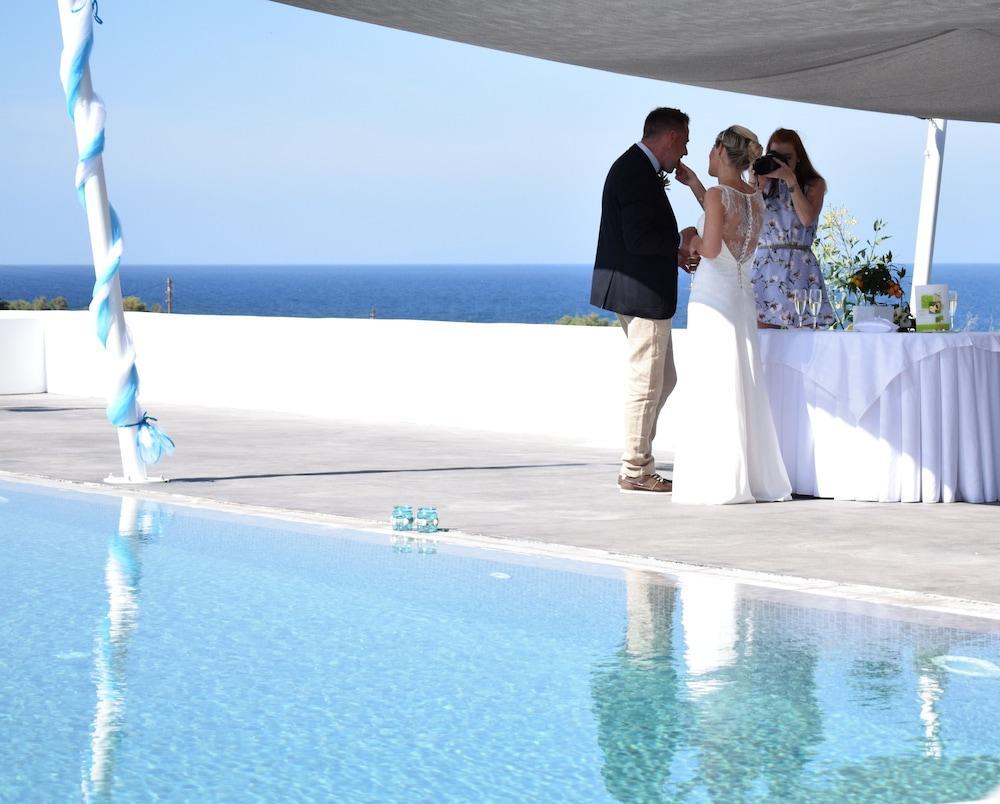 Sea And Sand Villas Монолитос Екстериор снимка